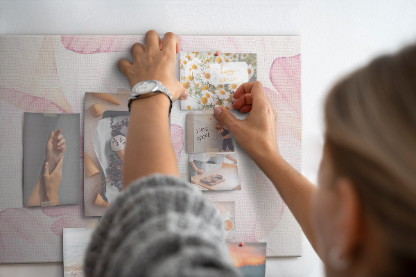 Korková nástěnka Jemné okvětní lístky v pastelových odstínech