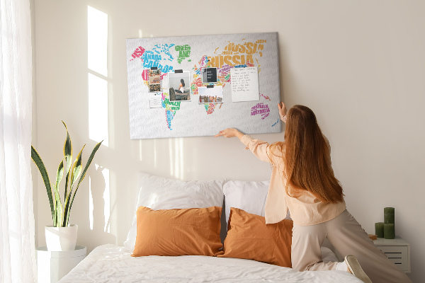 Nástěnka Barevná mapa světa s názvy zemí