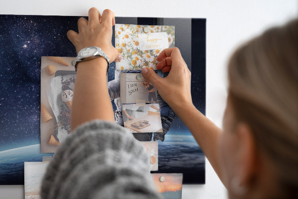 Magnetická tabule na zeď s motivem astronauta
