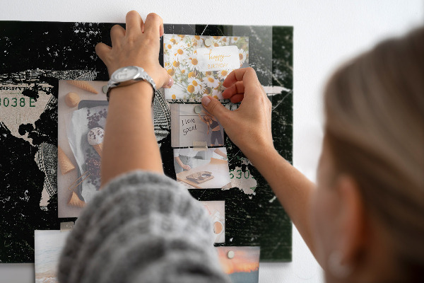 Magnetická nástěnná tabule mapa světa s dolary