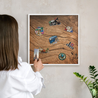 Kovové tabule na magnety bílý rám Dřevěná textura