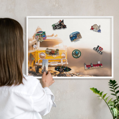 Nástěnky na magnety v bílém rámu Retro cestování