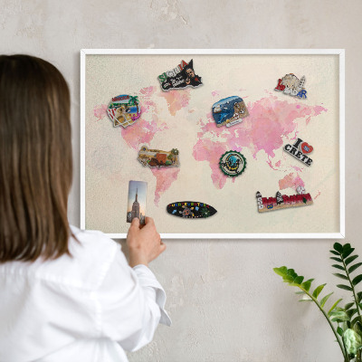 Nástěnky na magnety v bílém rámu Mapa světa