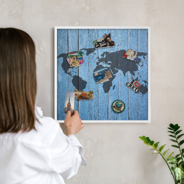 Nástěnky na magnety v bílém rámu Mapa světa
