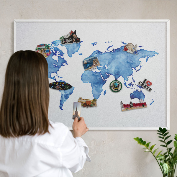 Nástěnky na magnety v bílém rámu Akvarelová mapa