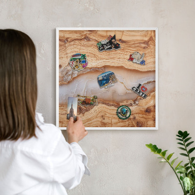 Kovové tabule na magnety bílý rám Dřevěná elegance