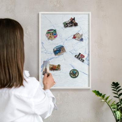 Nástěnky na magnety v bílém rámu Mramorový design