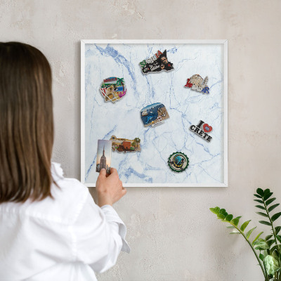 Nástěnky na magnety v bílém rámu Mramorový design