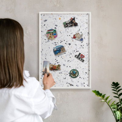 Kovové tabule na magnety bílý rám Terrazzo styl