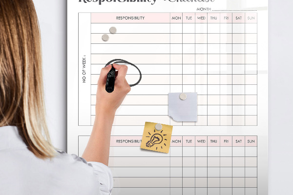 Popisovatelná magnetická tabule Seznam povinností na každý měsíc