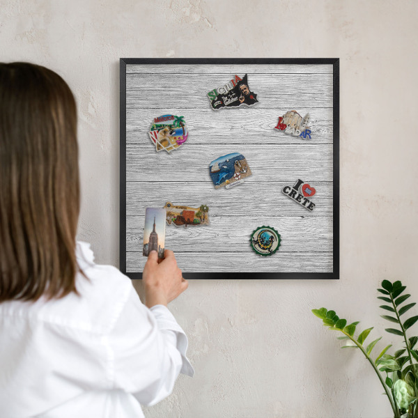 Tabule na magnety v rámech černé barvy Dřevěná textura