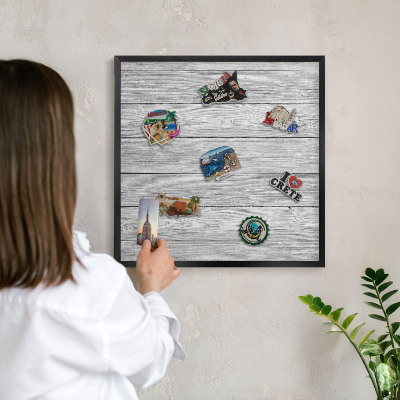 Tabule na magnety v rámech černé barvy Dřevěná textura