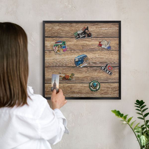 Tabule na magnety v rámech černé barvy Dřevěná textura