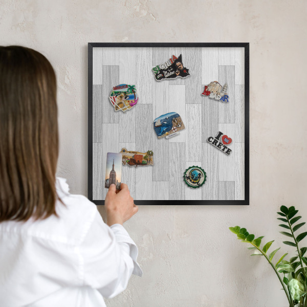Tabule na magnety v rámech černé barvy Dřevěná textura