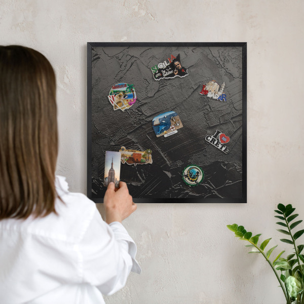 Tabule na magnety v rámech černé barvy Texturovaná černá