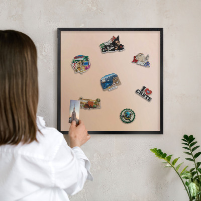 Tabule na magnety v rámech černé barvy Jemná béžová