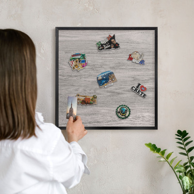 Tabule na magnety v rámech černé barvy Dřevěná textura
