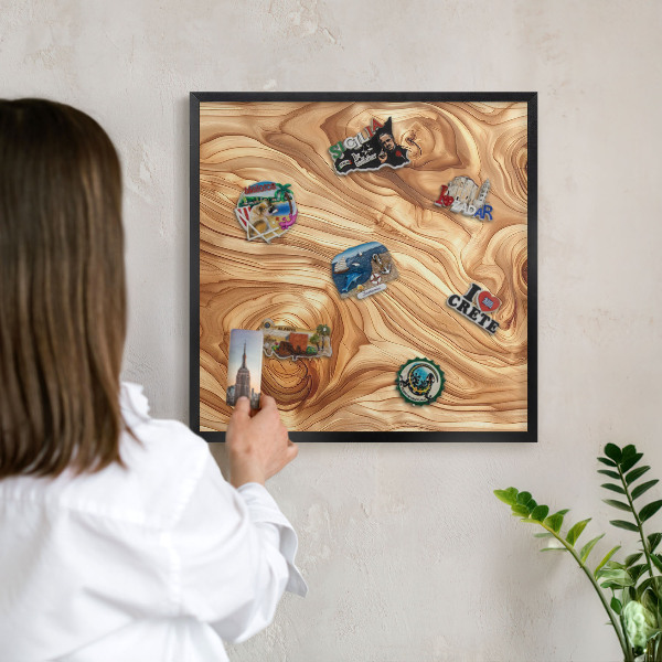 Tabule na magnety v rámech černé barvy Dřevěná textura