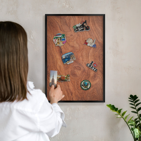 Tabule na magnety v rámech černé barvy Dřevěná textura