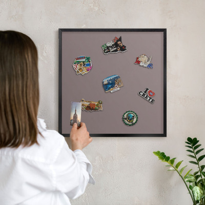 Tabule na magnety v rámech černé barvy Popelavě hnědá