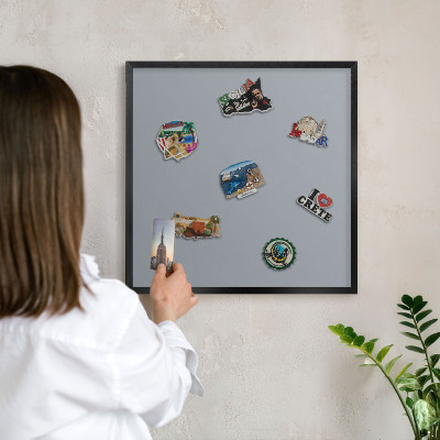 Tabule na magnety v rámech černé barvy Jemná šedá