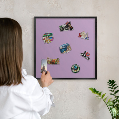 Tabule na magnety v rámech černé barvy Světle fialová