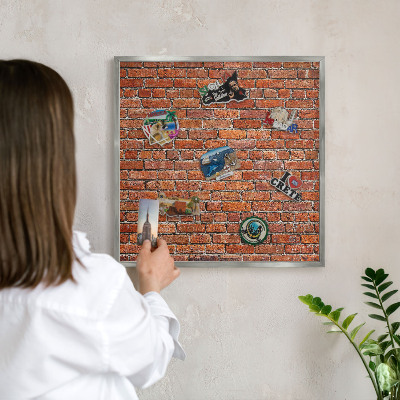 Tabule na magnety z dovolené ve stříbrném rámu Cihlový motiv