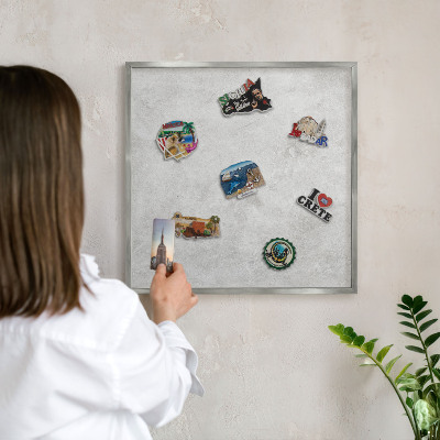 Tabule na magnety z dovolené ve stříbrném rámu Šedá elegance