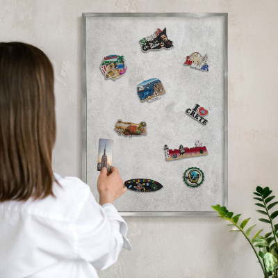 Tabule na magnety z dovolené ve stříbrném rámu Šedá elegance