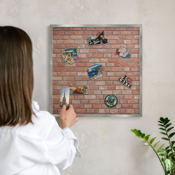 Tabule na magnety z dovolené ve stříbrném rámu Cihlová zeď