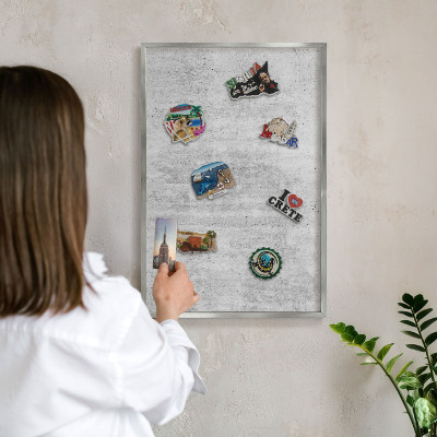 Tabule na magnety z dovolené ve stříbrném rámu Šedá textura