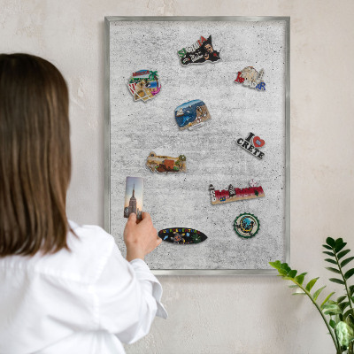 Tabule na magnety z dovolené ve stříbrném rámu Šedá textura