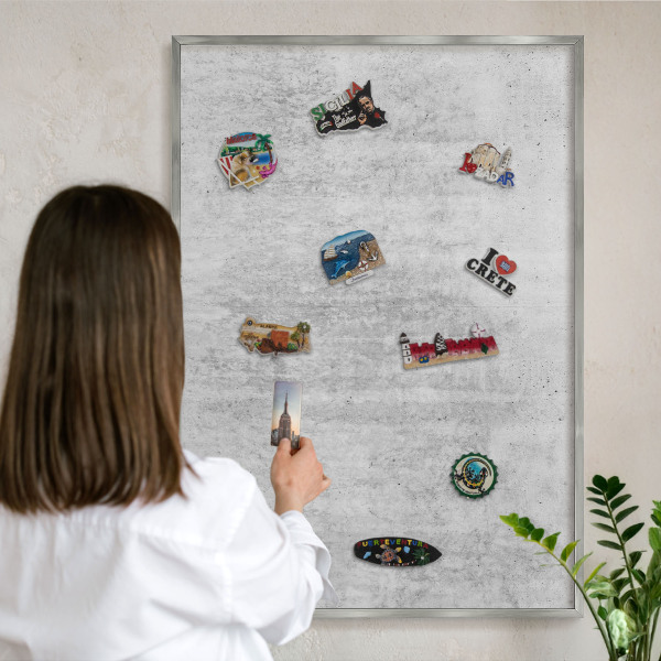 Tabule na magnety z dovolené ve stříbrném rámu Šedá textura