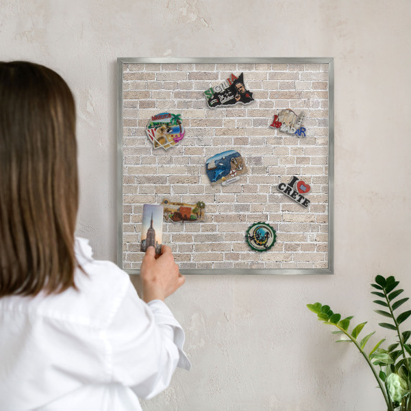 Tabule na magnety z dovolené ve stříbrném rámu Cihlový vzor