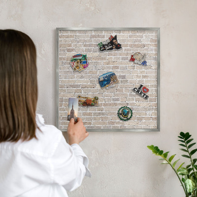 Tabule na magnety z dovolené ve stříbrném rámu Cihlový vzor
