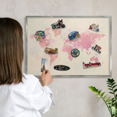 Tabule na magnety z dovolené ve stříbrném rámu Mapa světa