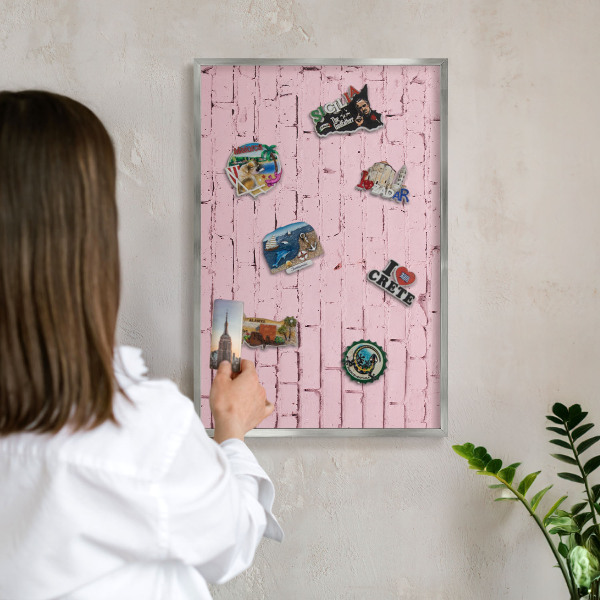 Tabule na magnety na zeď stříbrný rám Růžová cihla