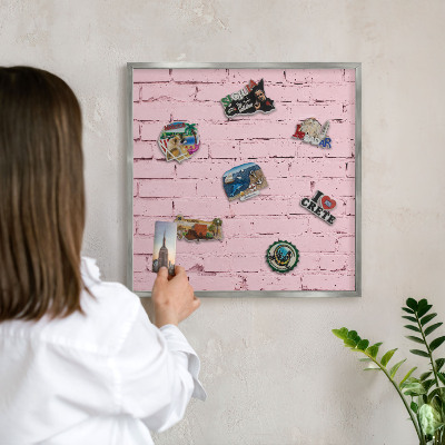 Tabule na magnety na zeď stříbrný rám Růžová cihla
