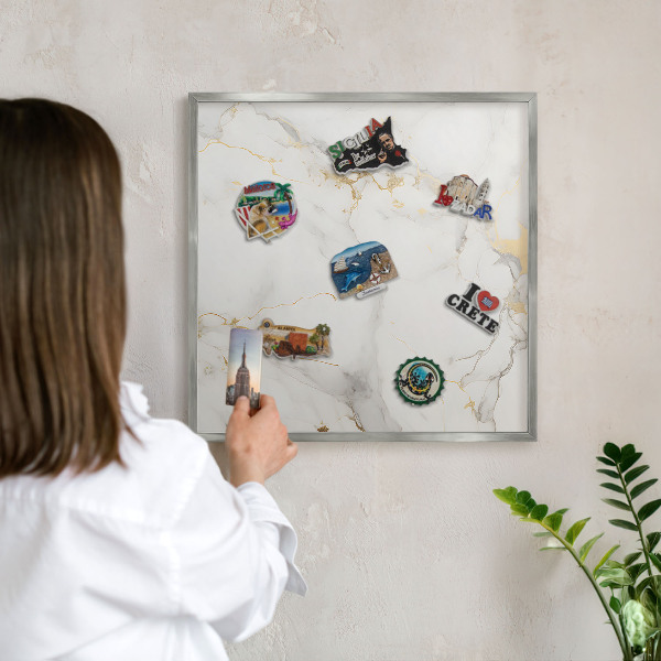 Tabule na magnety na zeď stříbrný rám Jemná elegance