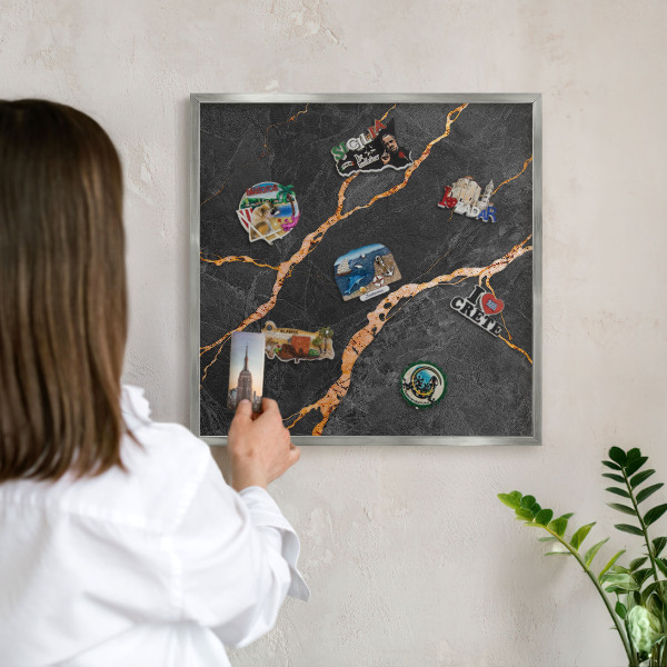 Tabule na magnety na zeď stříbrný rám Mramorové stuhy
