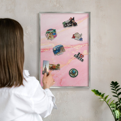 Tabule na magnety na zeď stříbrný rám Růžová elegance