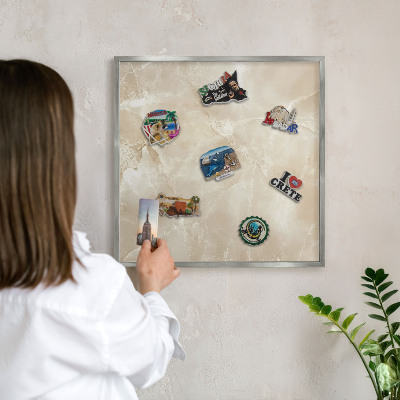 Tabule na magnety z dovolené ve stříbrném rámu Mramorový vzor