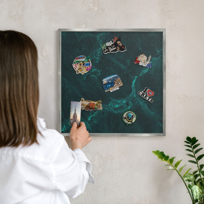 Tabule na magnety na zeď stříbrný rám Zelená hloubka