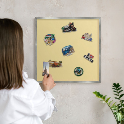 Tabule na magnety z dovolené ve stříbrném rámu Krémově žlutá