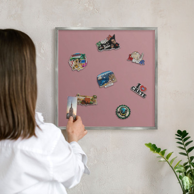 Tabule na magnety z dovolené ve stříbrném rámu Prašně růžová
