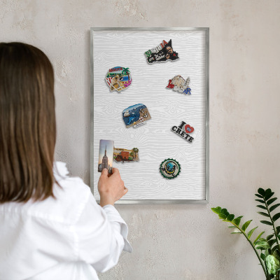 Tabule na magnety na zeď stříbrný rám Dřevěný vzor