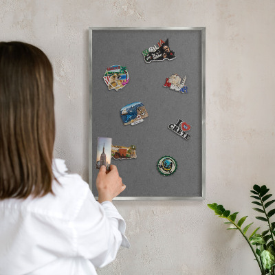 Tabule na magnety z dovolené ve stříbrném rámu Šedá textura