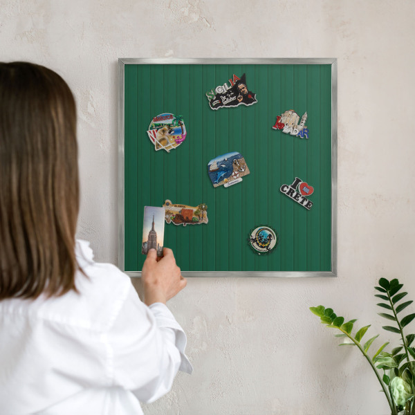 Tabule na magnety na zeď stříbrný rám Zelené pruhy