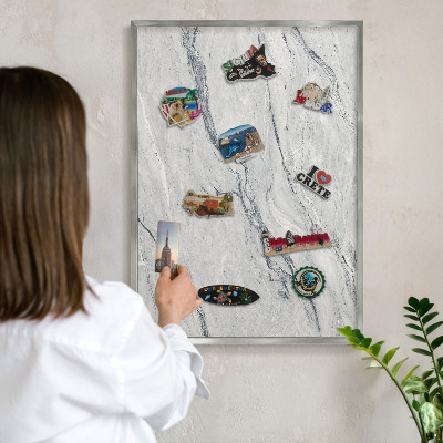 Tabule na magnety na zeď stříbrný rám Šedá elegance
