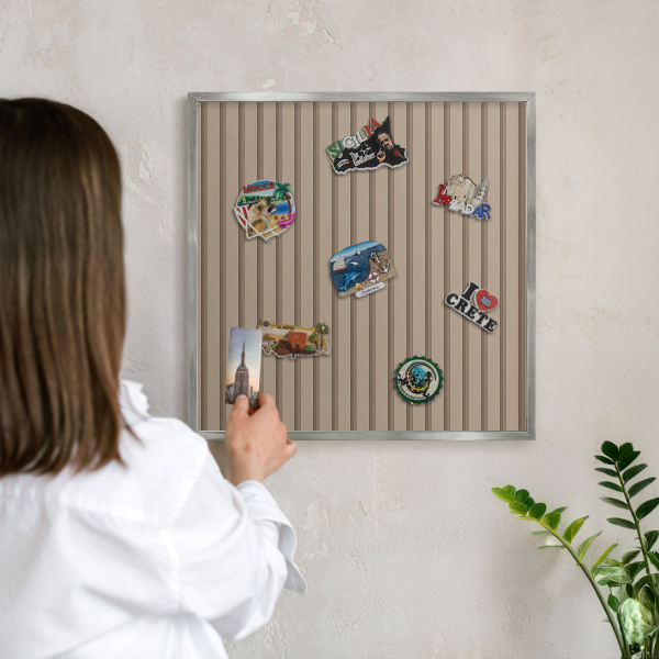 Tabule na magnety z dovolené ve stříbrném rámu Svislé pruhy